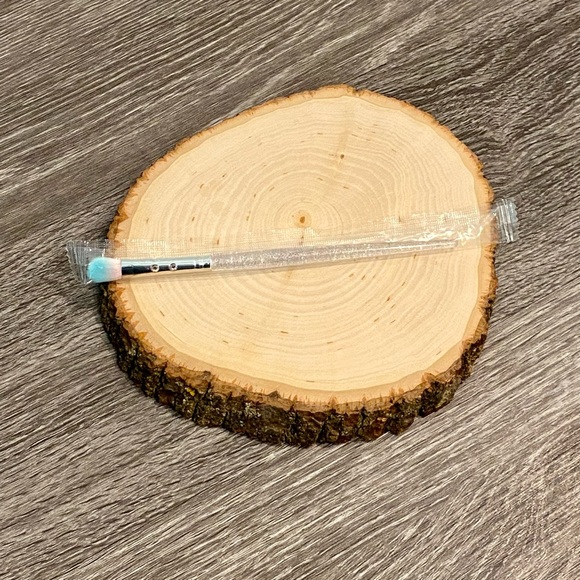 SLMISSGLAM SB68 Eye Shadow Brush with glittery silver handle - Picture 1 of 7